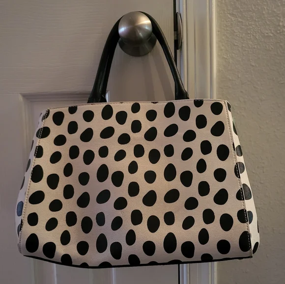 💕Beautiful Betsey Johnson Purse!! - Picture 2 of 2